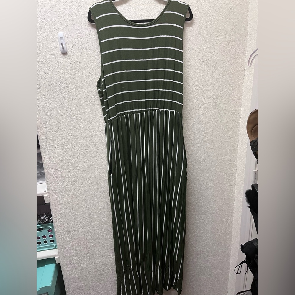 Maxi dress with pockets